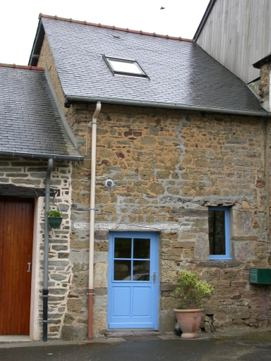 Maison, place de l'église (Saint-Armel)