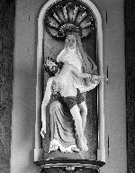 Groupe sculpté : Vierge de pitié, ancien prieuré de Lochrist an Izelvet (Plounévez-Lochrist)