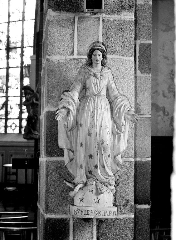 Statue : Immaculée Conception, église paroissiale Saint-Hervé (Lanhouarneau)