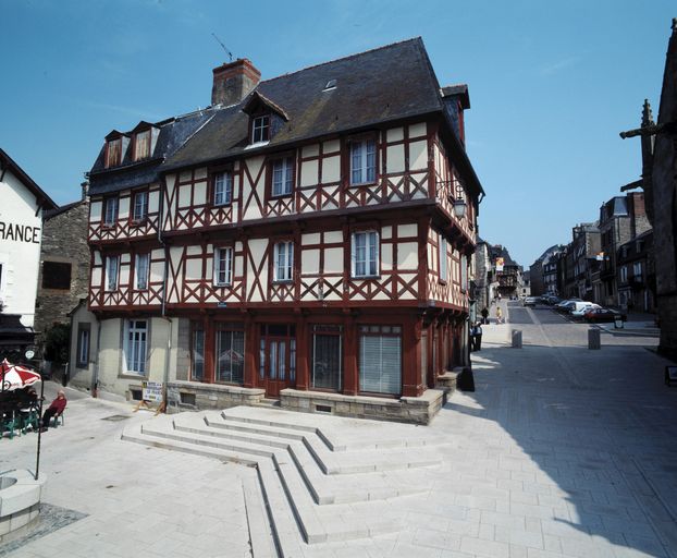 Maison, place Notre-Dame et rue Olivier de Clisson (Josselin)