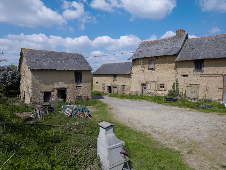 Les corps de ferme en terre (Le Rheu)
