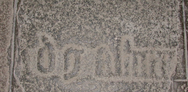 Dalle funéraire de J. Gaultier (?)