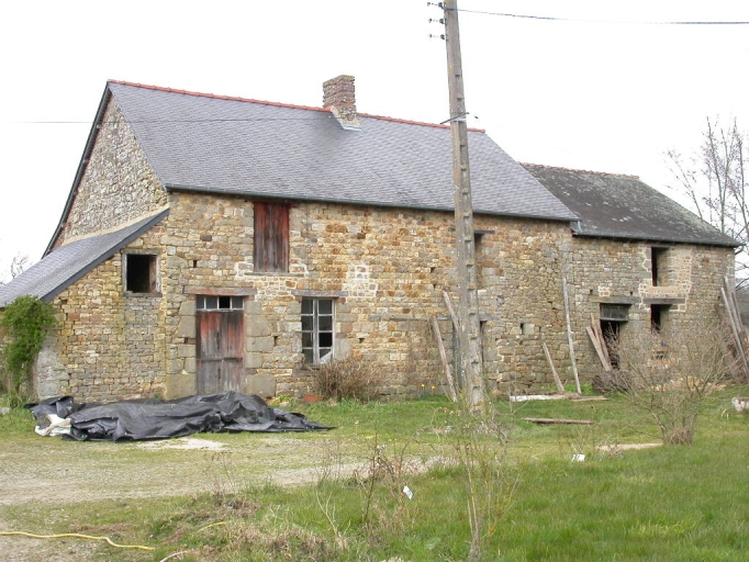 Alignement de maisons, l'Amplardais (Gahard)