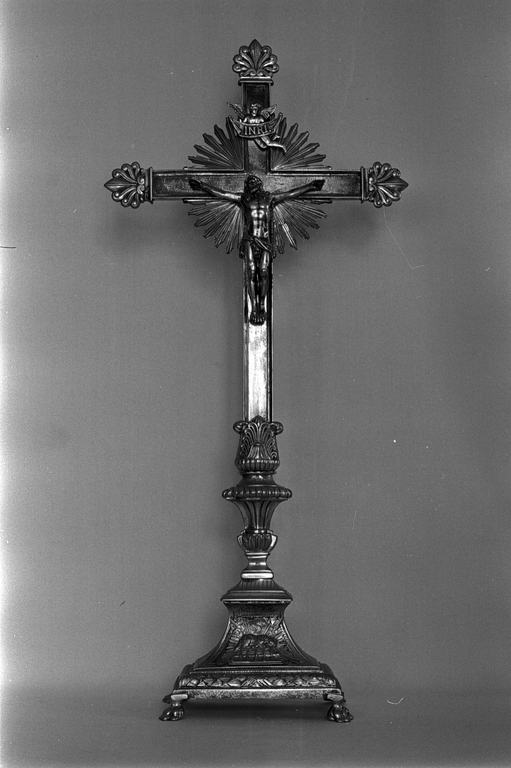 Croix d'autel, église paroissiale Saint-Pierre, Saint-Paul (Ruffiac)