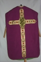Ornement violet 1 : chasuble, voile du calice