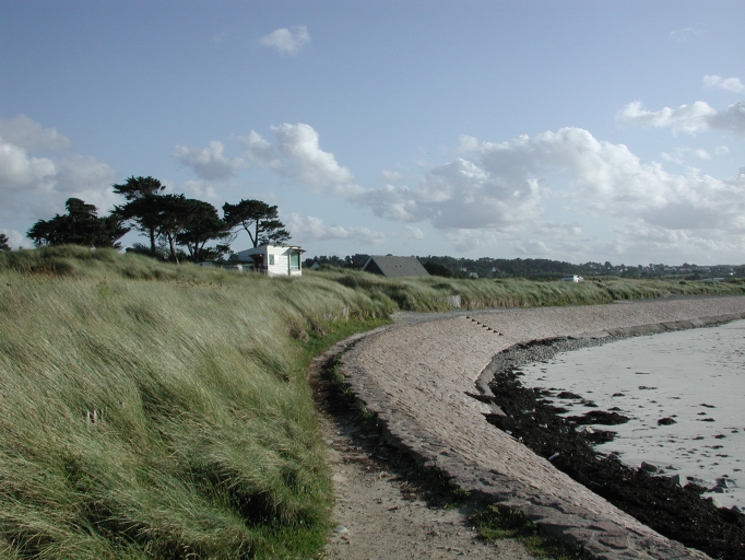 Digue des Dunes ; front de mer de Crec'h Avel au Launay (Penvénan)