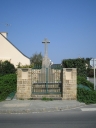 Croix de chemin, rue de la Fontaine (Bais)