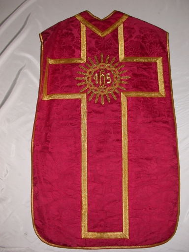 Ornement rouge 3 : chasuble