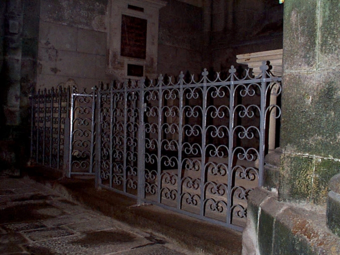 Clôture de chapelle 2