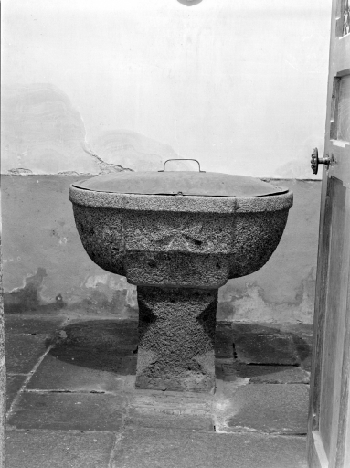 Fonts baptismaux (cuve baptismale à infusion) (Noyal-sous-Bazouges)