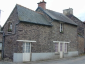 Maison, 12 rue de l'Eglise (Saint-Thurial)