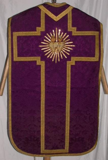 Ornement violet 2 : chasuble, bourse de corporal, étole, manipule, voile de calice