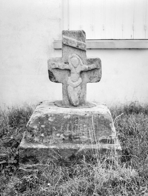 Croix de chemin, dite Croix aux Morts, la Croix Fleurie (Ploërmel)