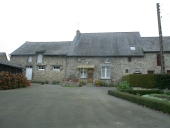Alignement de deux maisons, le Bourg (Lanrigan)