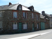 Architecture commerciale, artisanale ou industrielle sur la commune de Saint-Thual