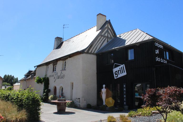 Ferme, rue du centre (Chavagne)