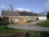 Maisons, alignement de trois logis, la Bousserie (Le Pertre)