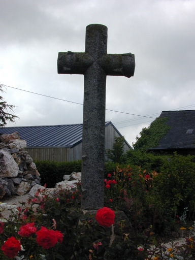 Croix de cimetière, rue du Sacré Coeur (Moutiers)