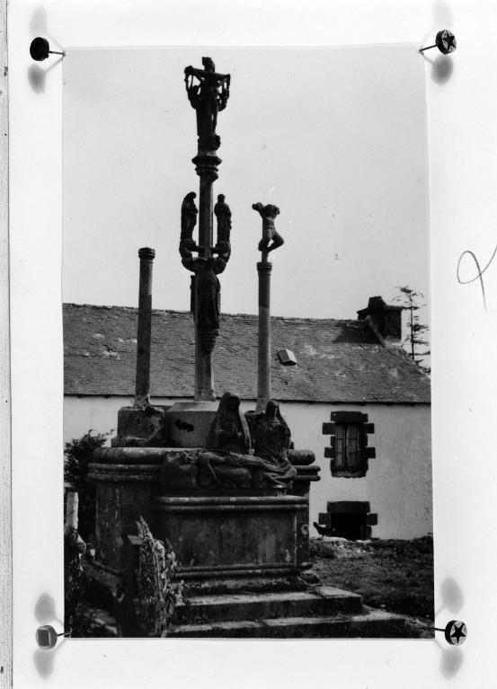 Calvaire, cimetière (Laz)