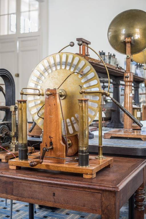 Machine électrique de Wimshurst, lycée Émile Zola (Rennes)
