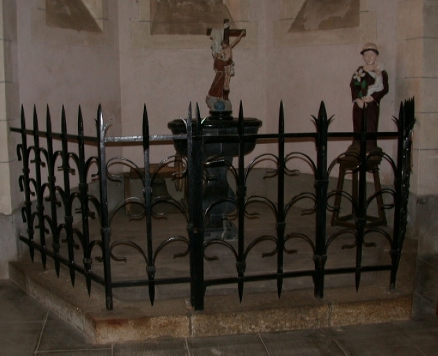 Clôture des fonts baptismaux