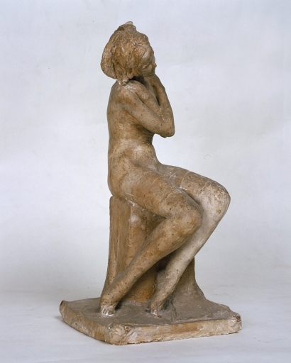 Statue : Nu assis tête penchée