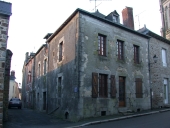 Maison, ruelle des Prés ; route de Saint-Poix (Le Pertre)