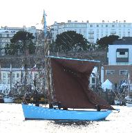 Bateau de pêche type sloop coquillier puis bateau de plaisance dit le Saint-Guénolé