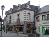 Maison à boutique, 4 rue de l'Horloge (Montfort-sur-Meu)