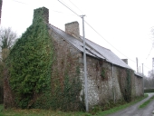 Alignement de 4 maisons, les Ombres (Bonnemain)