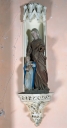 Statue dans une niche : Education de la Vierge