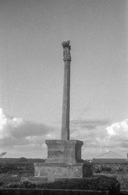 Croix de chemin, Kerdévi (Plougar)