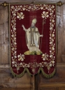 Bannière de procession paroissiale : Christ en croix, Saint Médard