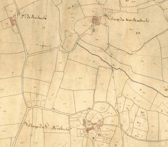 Écart du Rochulé (Saint-Étienne-en-Coglès fusionnée en Maen Roch en 2017)