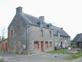 Alignement de deux fermes, Launay Chartier (Cuguen)