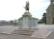 Monument aux morts des Enfants de Pléhérel morts pour la Patrie, place de Chambly (Fréhel)