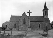 Ensemble de 6 verrières à personnages : Vierge dite Notre-Dame de Lourdes, Pentecôte, Education de la Vierge, Bon pasteur, L'ange gardien, La Trinité (Noyal-sous-Bazouges)