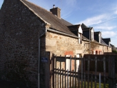 Maisons, alignement de trois logis, 32, 38 rue des Écoles ; 1 rue Pierre Dagorne (Lancieux)