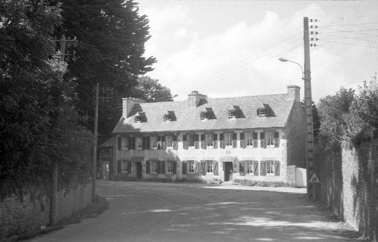 Les maisons et les fermes sur la commune de Plounévez-Lochrist