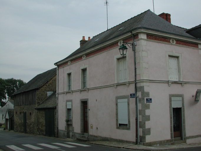 Maison, 2 rue du Château (Gennes-sur-Seiche)