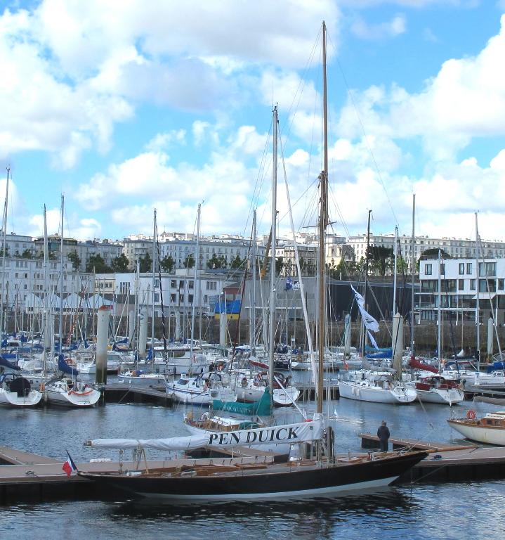 Bateau de plaisance dit Pen Duick