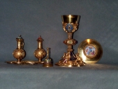 Chapelle : calice, patène, 2 burettes, plateau à burettes, clochette