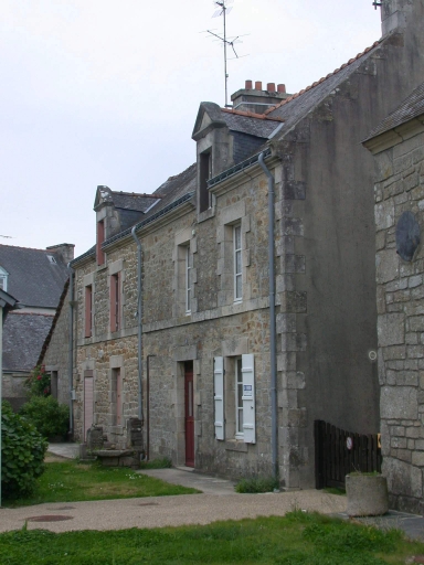 Maison, 9, 10 place du Marché (Melrand)