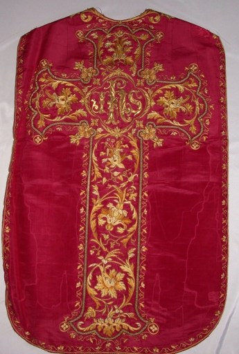 Ornement rouge 1 : chasuble, manipule