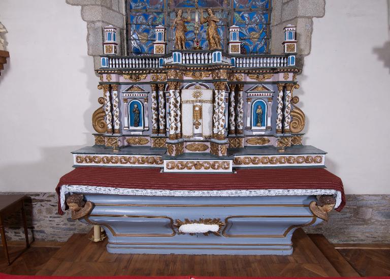 Ensemble du maître-autel : autel, tabernacle, gradin d'autel, église de la Nativité de la Vierge (Les Fougerêts)