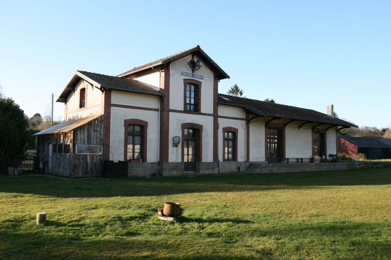 Ancienne gare (Locmaria-Berrien fusionnée en Poullaouen en 2019)