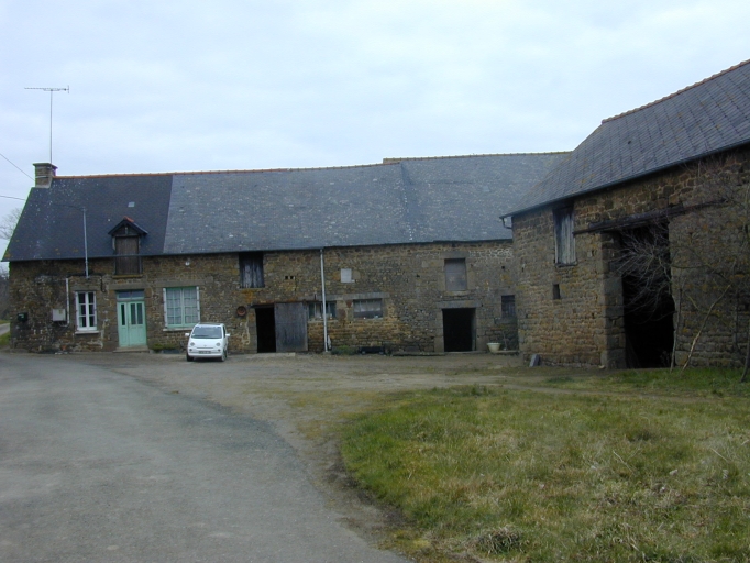 Alignement de trois fermes, le Bois Guyon (Sens-de-Bretagne)