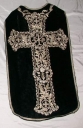 Ornement noir 1 : chasuble, bourse de corporal, étole, voile de calice