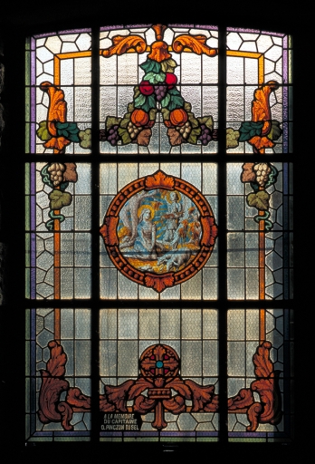 Ensemble des 6 verrières à personnages des baies 5 à 10 : Sainte Famille, Education de la Vierge, Apparition de la Vierge à Catherine Labouré, Apparition de saint Michel à Jeanne d'Arc, Ascension, Baptème du Christ (Lanhélin fusionnée en Mesnil-Roc'h en 2019)