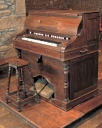 Harmonium 1 et son tabouret